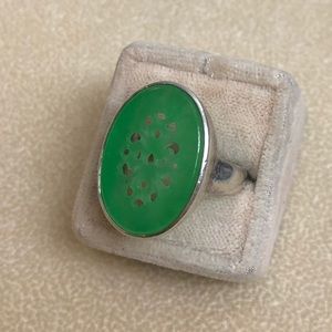 cutout design jade ring set in sterling 6.5